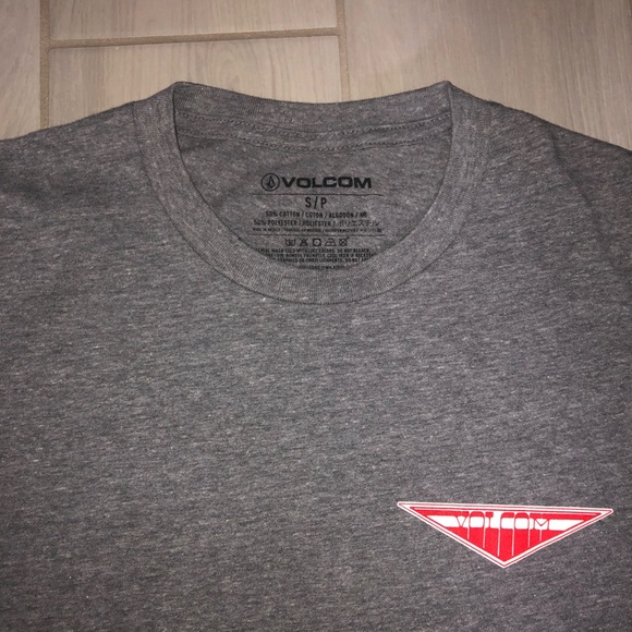 New with tags - Volcom Tee Shirt Size Small - Picture 2 of 4